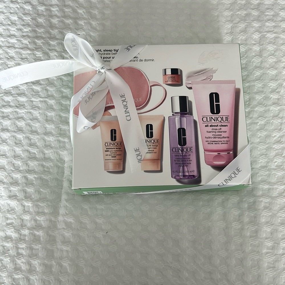 Clinique cleanse right sleep tight  kit